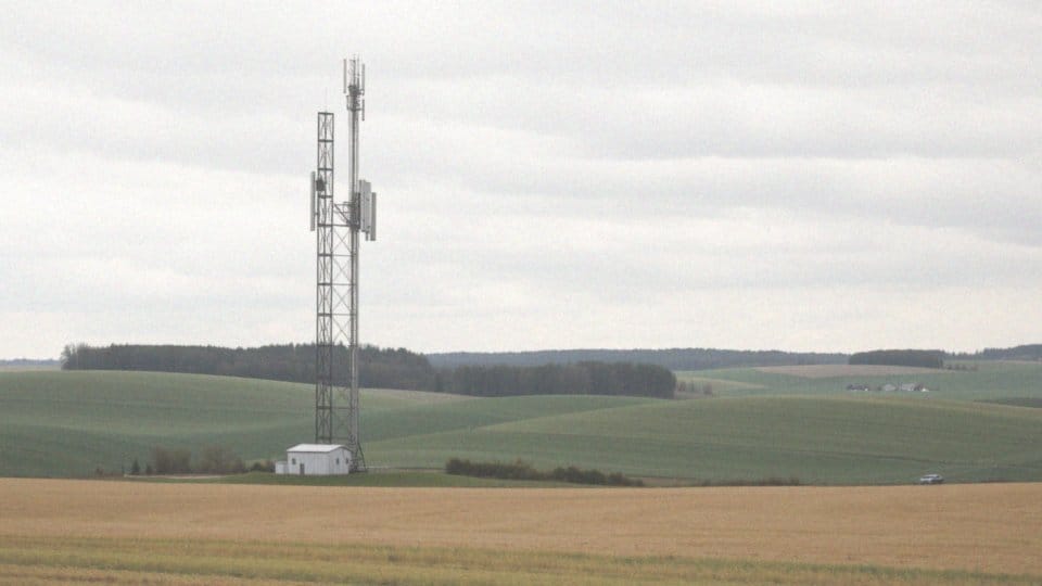 Jak inwestycje w infrastrukturę nadawczą przyczyniają się do zwiększenia liczby kanałów?