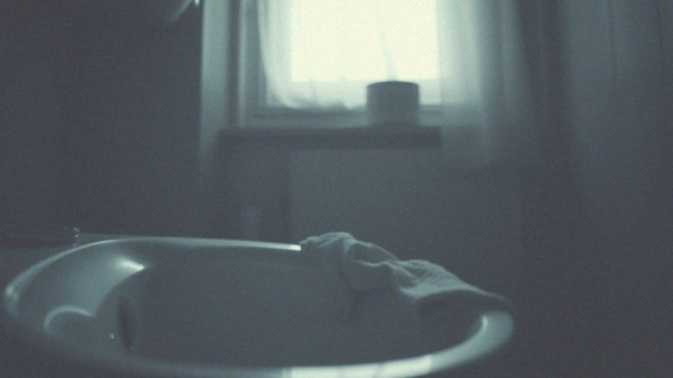 Mocny ból głowy z wymiotami – przyczyny, objawy i leczenie